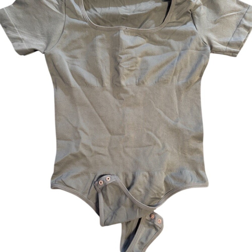 Womens Seamless Shapewear Bodysuit Size M Beige Short Sleeve Scoop Neck